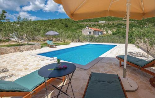 Two-Bedroom Holiday Home In Vid