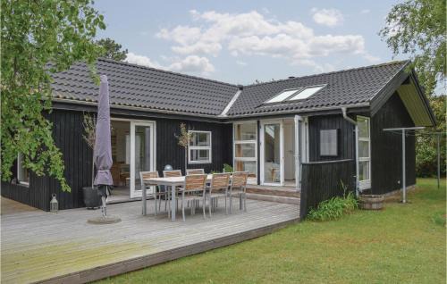 Two-Bedroom Holiday Home With A Fireplace In Sjællands Odde