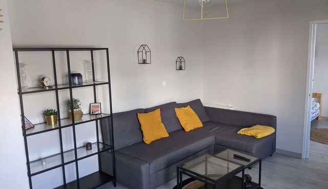 Two bedroom home in Mérignac, cozy and well decorated