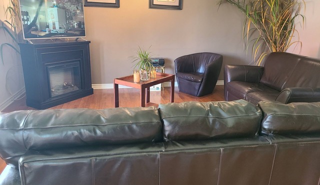 Two Bedroom home nestled in a quite Orleans neighborhood. 12 minutes to downtown