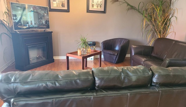 Two Bedroom home nestled in a quite Orleans neighborhood. 12 minutes to downtown