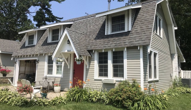 Two Bedroom Home Walking Distance from Cedar Lake