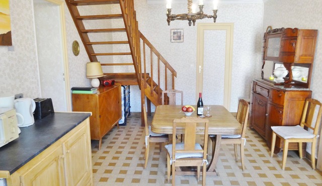 Two-bedroom house in a charming canal village, Burgundy, France with free wifi