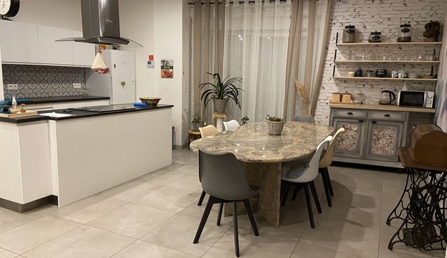 Two-bedroom house with terrace and direct lake access