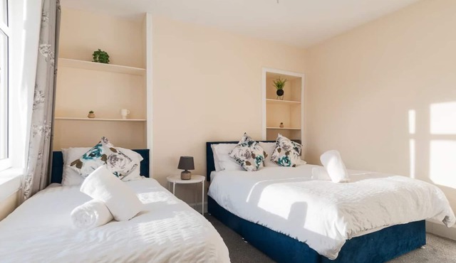Two bedroom house with free parking, near city centre, sleeps up to five