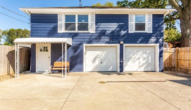 TWO BEDROOM HOUSE WITH FREE PARKING