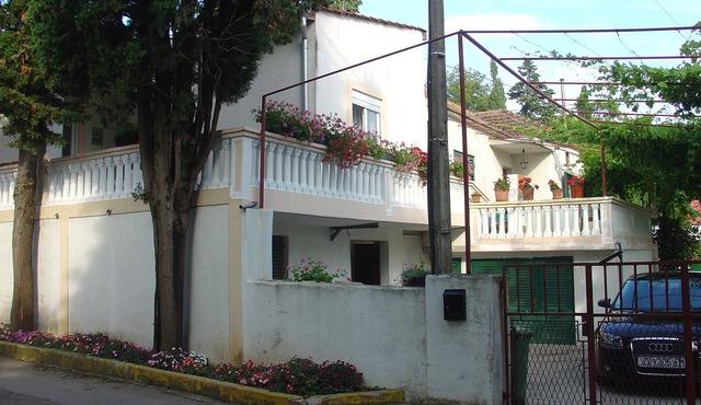 Two bedroom apartment with terrace Sveti Filip i Jakov, Biograd (A-13225-a)
