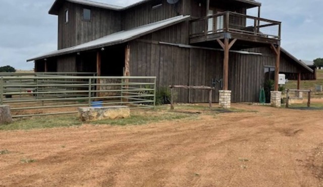 Two Bedroom/Kichenette Barndominium in Texas Hill Country