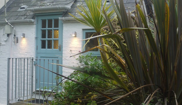 Two Bedroom Loft Apartment Overlooking St Fimbarrus Church & Its Grounds