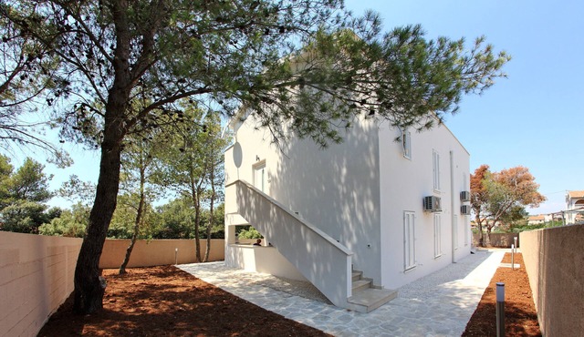 Two-Bedroom Lux Apartment Mili