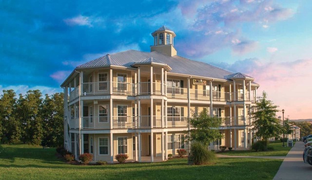 Two Bedroom Luxury Condo, Branson Missouri (2109791)