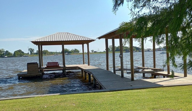Two bedroom one bath house on the beautiful FALSE RIVER. Pet friendly.