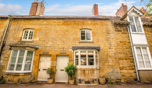 Two bedroom period Cotswold holiday cottage in Moreton-in-Marsh - Wendle Cottage