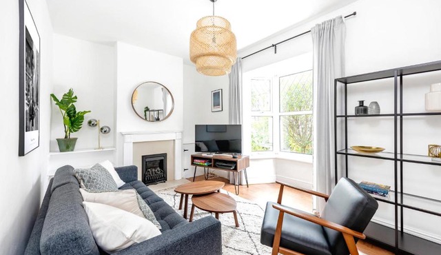 Two Bedroom Pontcanna Townhouse Close To City Centre & Beautiful Parkland