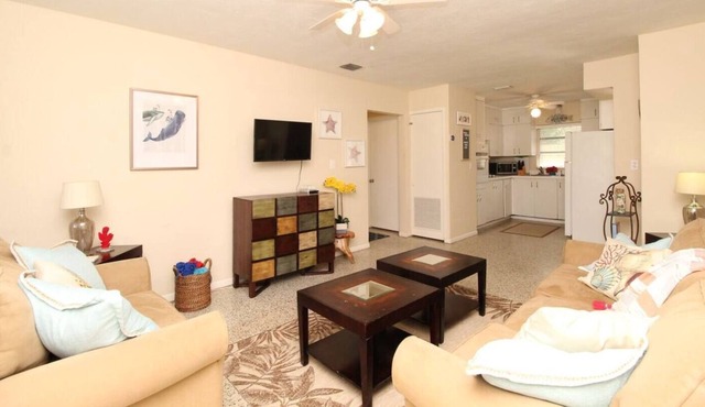 Two bedroom, private fenced yard, near the BEACH!