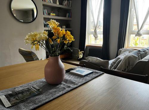 Two Bedroom Riverside Apartment in Rotherhithe Village