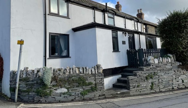 Two bedroom Rock Cottage, Delabole Sleeps 4+2