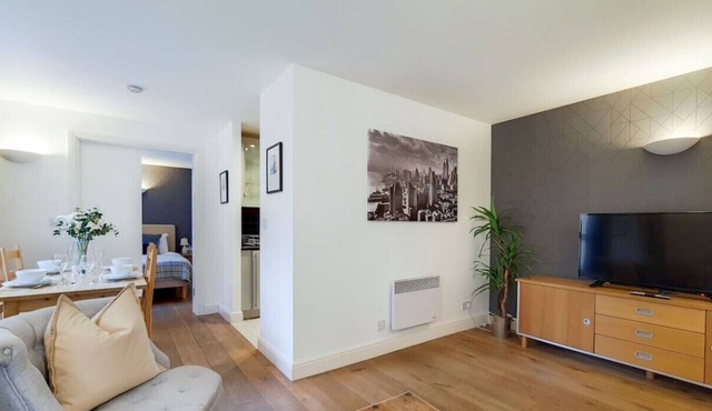 Two Bedroom, Serviced Apartment in Aldgate East