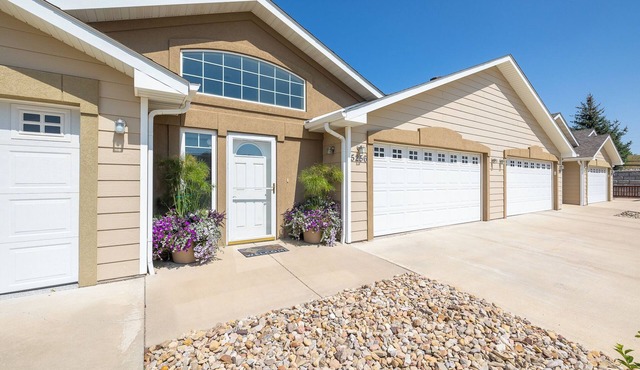 Two bedroom townhome, central to most popular destinations within Rapid City.