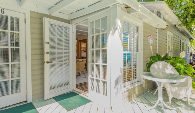 Two Bedroom Two Bath Poolside Villa Steps from Duval!