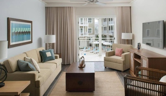 Two-Bedroom Villa w/Balcony and Pool Near AMI Sunset Spots & Kayak Launch