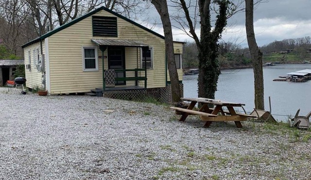 Two Bedroom Waterfront Cabin on Herrington Lake