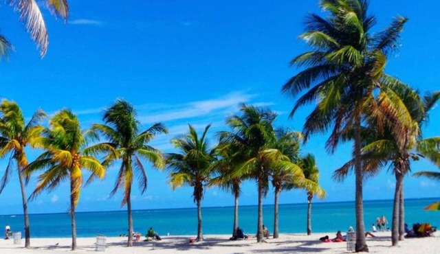 Two Bedroom with Pool minutes from the Beach -