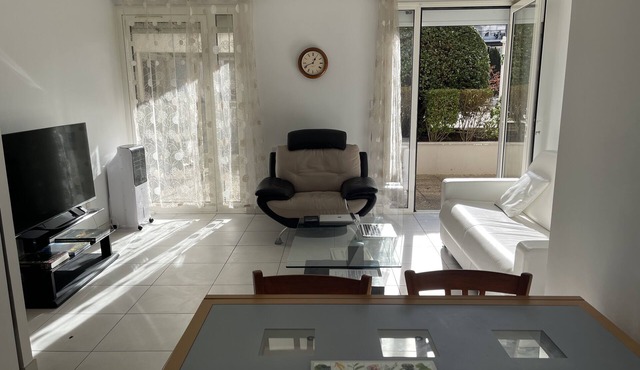 Two bedrooms: bright, spacious and quiet right in the center of town