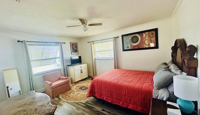 Two bedrooms cute and cozy house in Melbourne