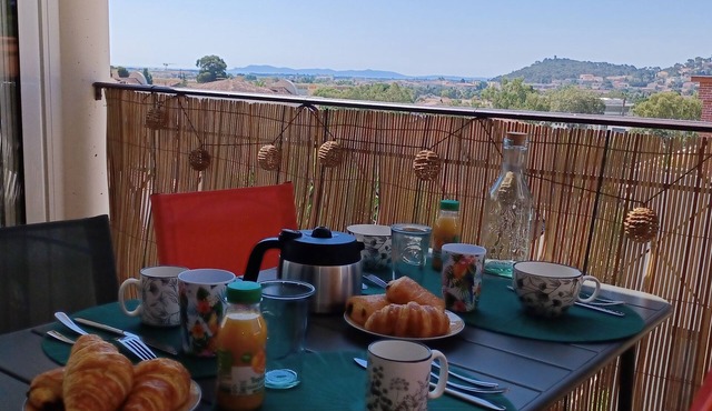 Two bedrooms duplex in Hyeres, beach town