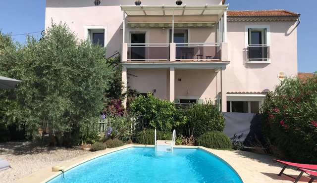Two bedrooms for six people, swimming pool in Hérault
