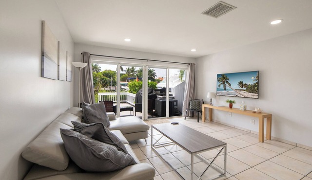 Two Bedrooms townhouse at 1 mile from the beach