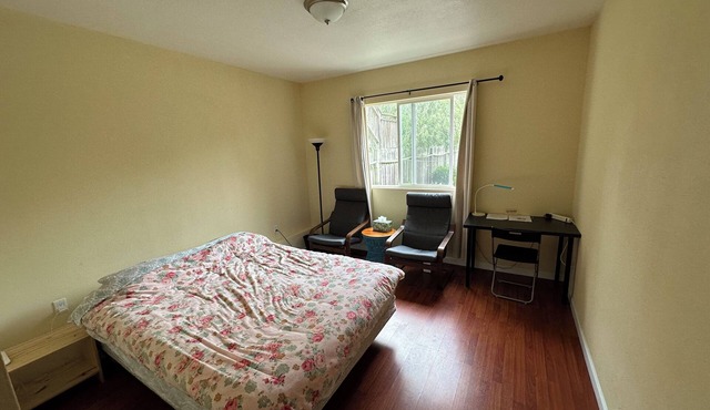 Two bedrooms with private bathrooms by Golden Gate Park & Ocean Beach