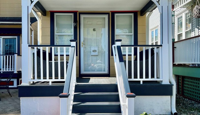 Two blocks from the beach!nSleeps 2, 1 bedroom, 1 bathroom