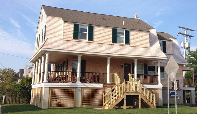 Two blocks from the beach, close to the downtown shops, a timeless “Bay Header”.