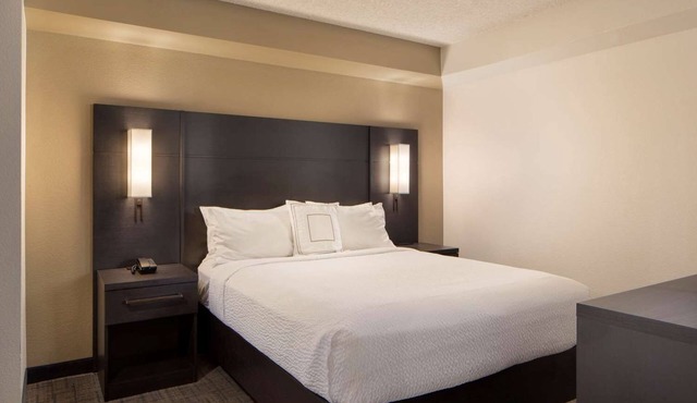 Two Budget Wise Stay Perfect for Getaway, Outdoor Pool Access w/Free Breakfast