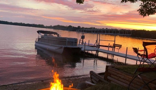 Two cabin property on gorgeous Lake Minnebelle - perfect for families!