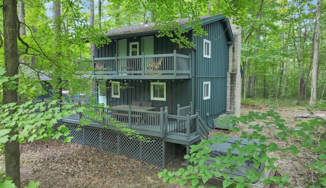 TWO CABINS in Hocking Hills! Lake, Hot tub, Horseshoes, Tetherball and More!