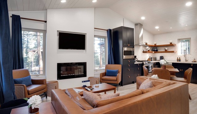 Two cabins next each other on 12 Acres- King beds, AC, Firepit, Smores