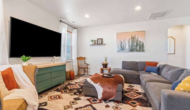 Two Caldwell Homes Near Boise | Hot Tub & Game Room | Sleeps 20
