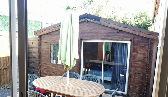 Two chalets (+40 m2) separated by a small patio 200m from the beach