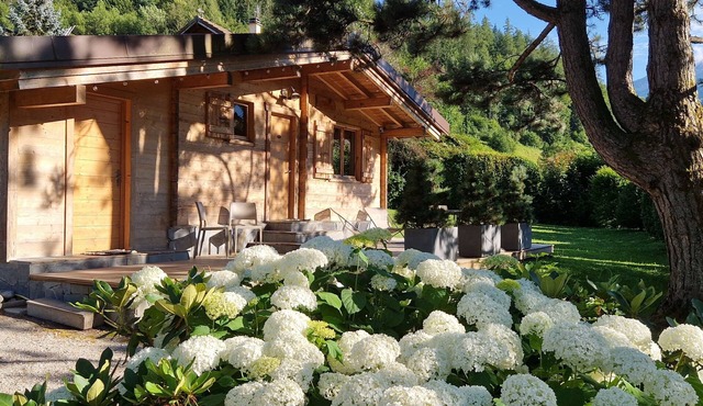 Two cosy chalets, mountain view near Annecy and Aravis