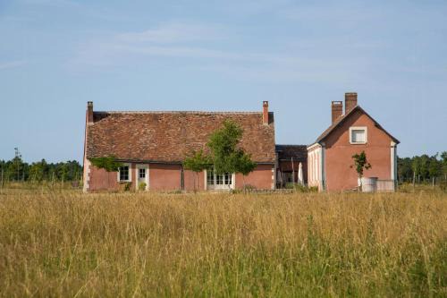 Two Cottages With Stables On Estate In Touraine