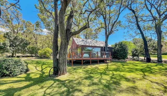 Two Doors - Unique 2 bdrm cottage on picturesque vineyard estate