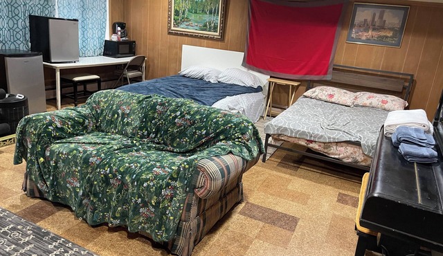 Two Double Beds Bedroom on Ground Floor with Driveway to Park your Car.
