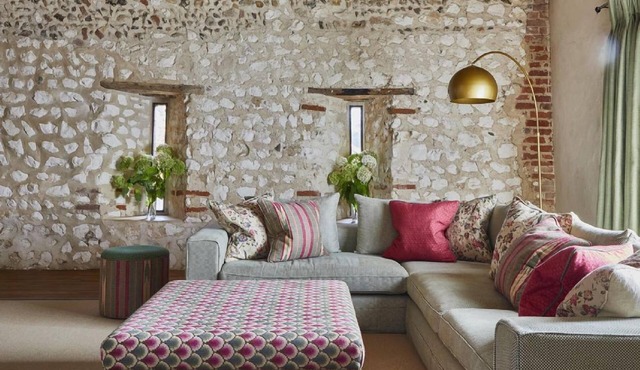 Two double beds, two kingsize beds, two zip/link kingsize beds that can each be two singles, two sin