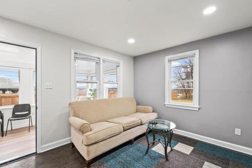 Two Dulles homes 1 price sleeps 16 w-EV parking