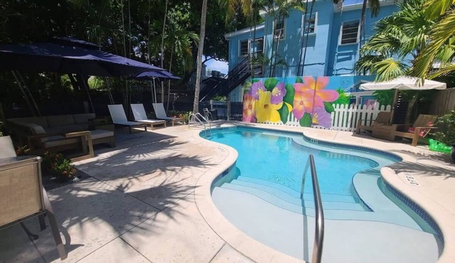 Two Duval Street Suites w free parking and heated pool
