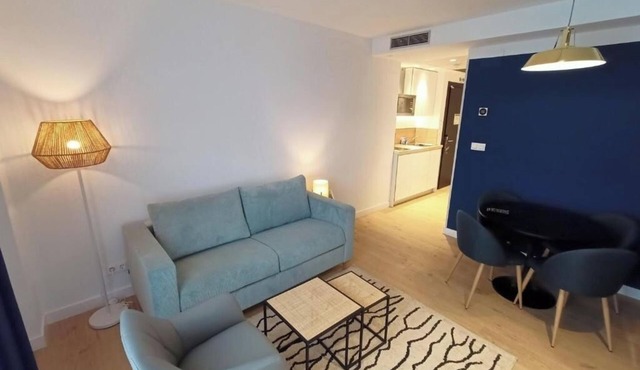 Two Elegant Gros Apartment Just Minutes from Beach, Surf & Tapas