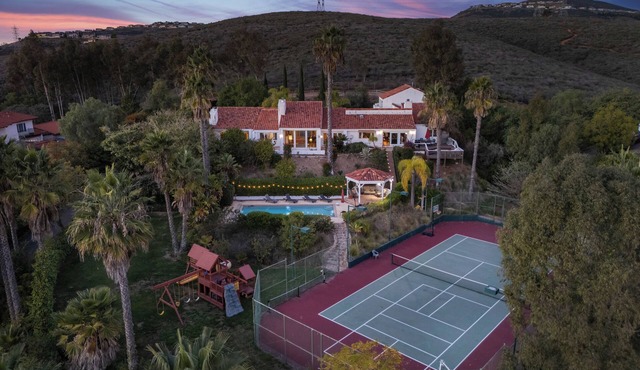 Two Estates w/Pools, Hot Tubs, Game Rooms, Views & Tennis Court Near Wineries